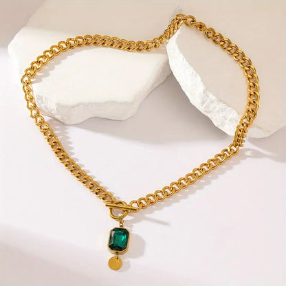 Goldene Kette mit Smaragd
