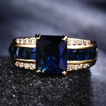 Viereckiger Saphirring in Gold