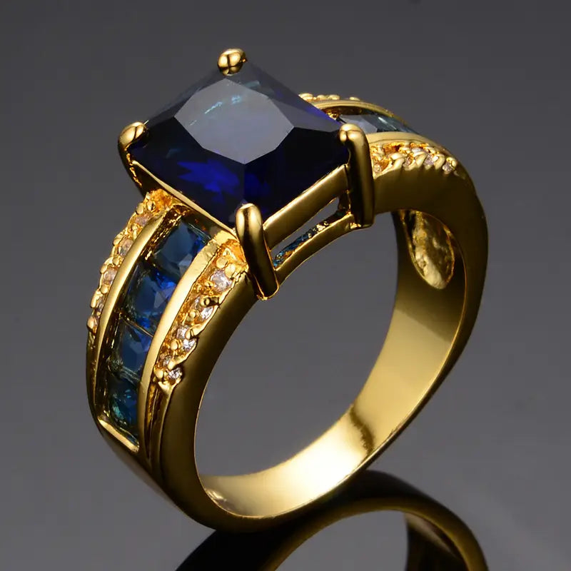 Viereckiger Saphirring in Gold
