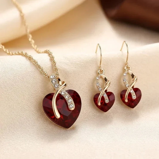 Set aus gedrehten Herzjuwelen mit Rubin in Gold