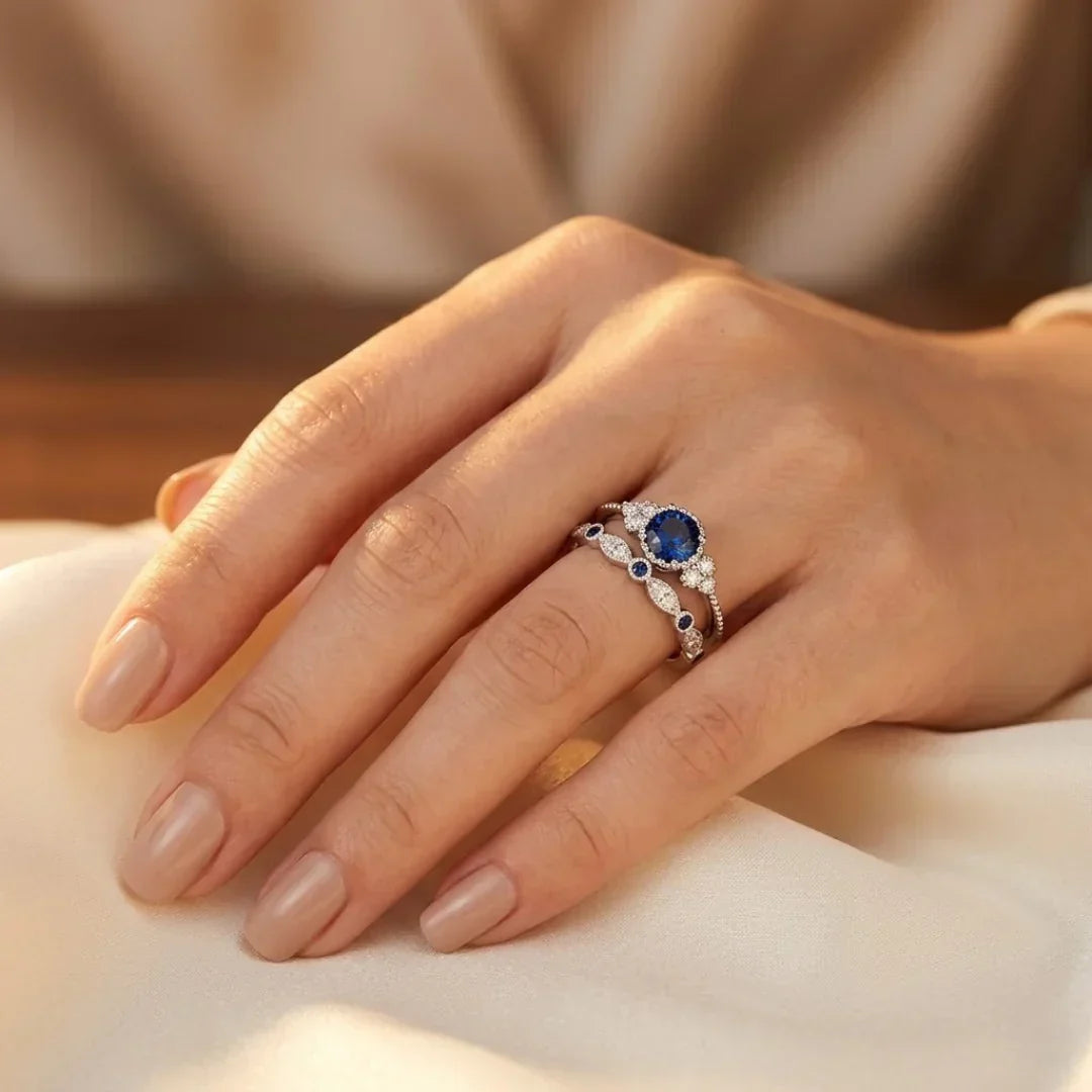 Halo-Ring mit Saphir in Silber