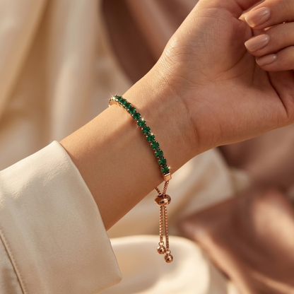Verstellbares Tennisarmband mit Smaragd in Gold