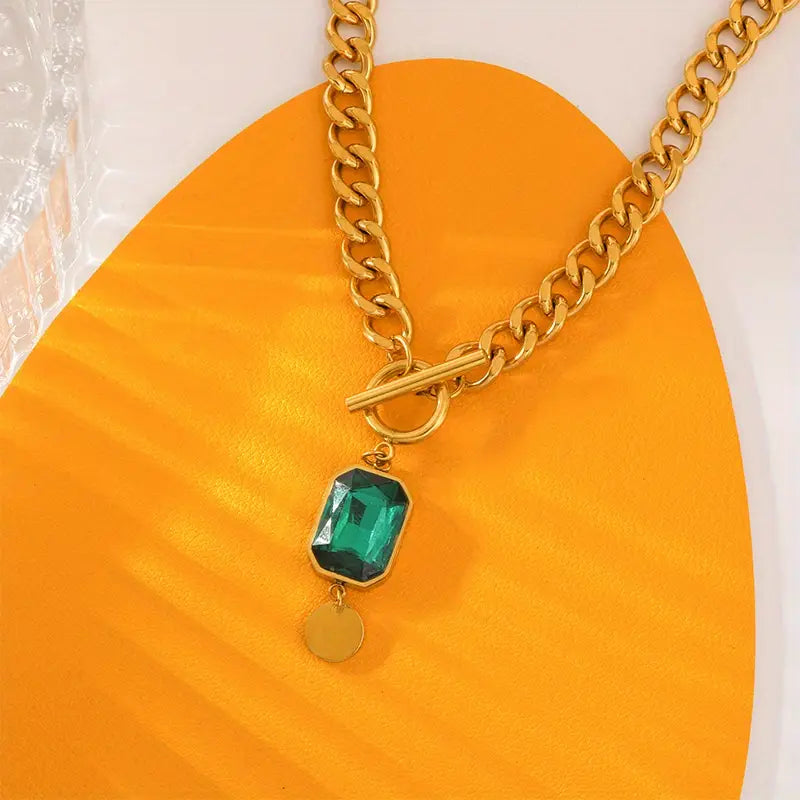 Goldene Kette mit Smaragd