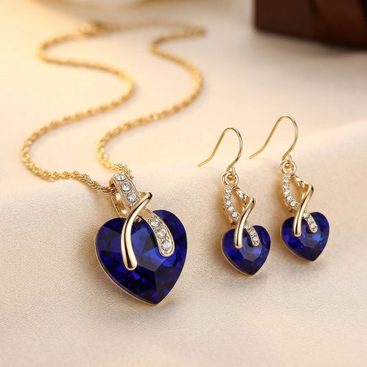Set aus einer Kette und Ohrringen mit einem Herz aus Saphir in Gold